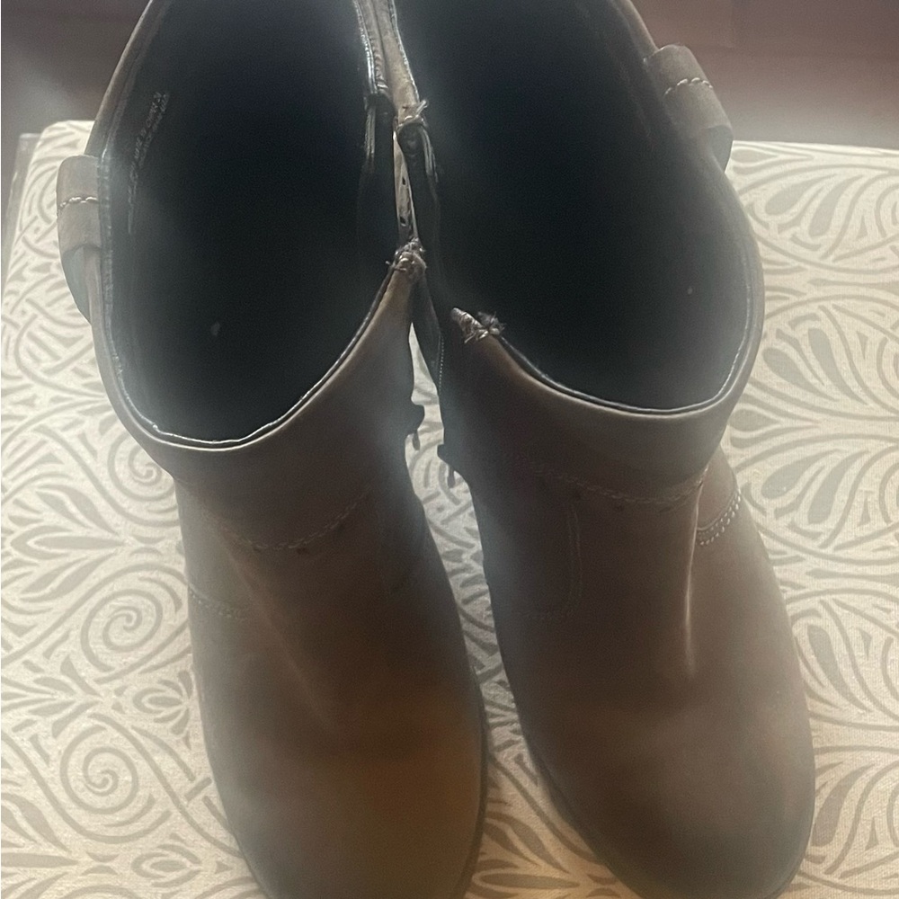 Clarks Leather Ankle Boots - Picture 4 of 5